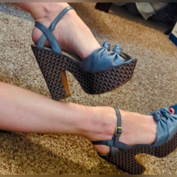 Cutest sunflower heels Report Shoes 💕 - Picture 2 of 9